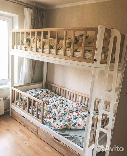 Детская двухъярусная кровать