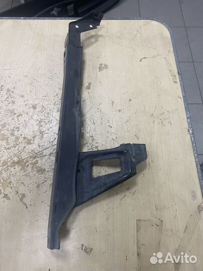 Кронштейн замка капота Toyota LC 200 (07-15 гг)