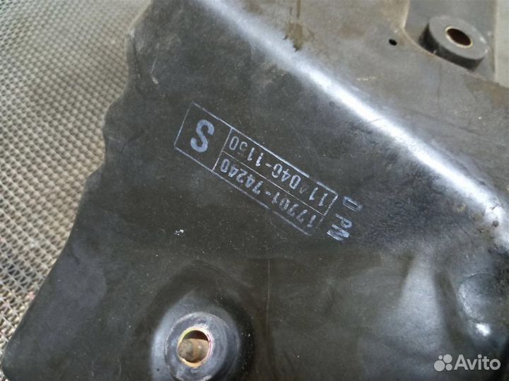 Корпус воздушного фильтра toyota carina E ST191L