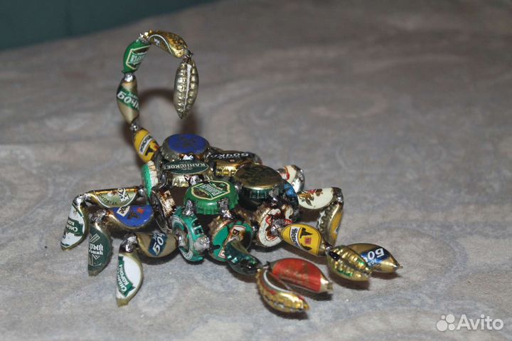 Скорпион из пробок