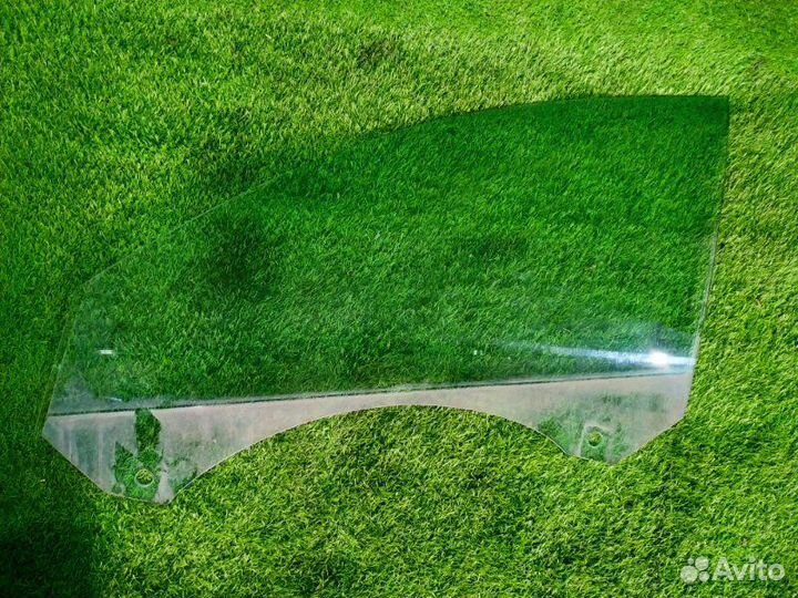 Стекло переднее левое Audi A6 C6 4F2 caja 2010