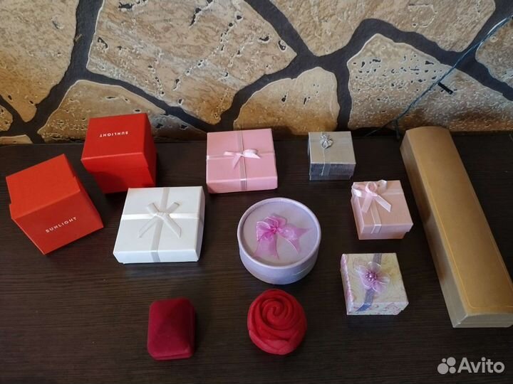 Бижутерия и коробочки к ней