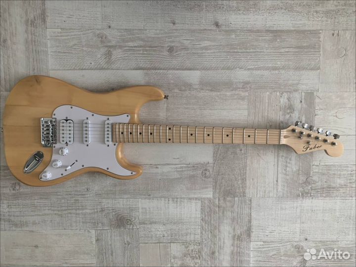 Электрогитара Fabio + комплект