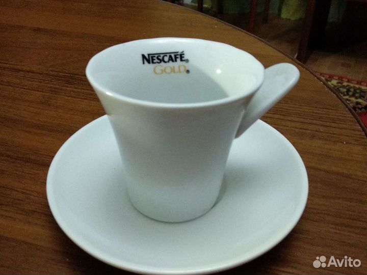 Чашка с блюдцем с логотипом Nescafé Gold