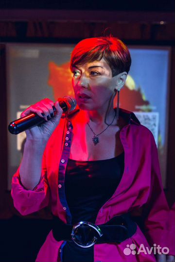 Певица на мероприятие