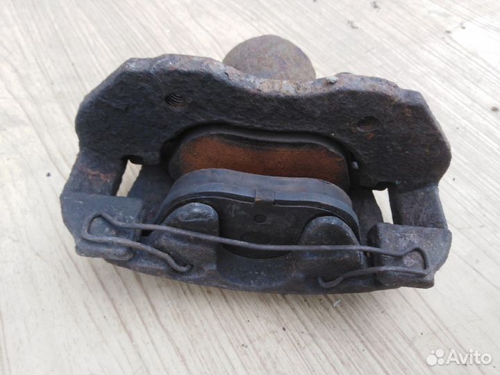 Суппорт тормозной передний правый Mazda3, BK, BL