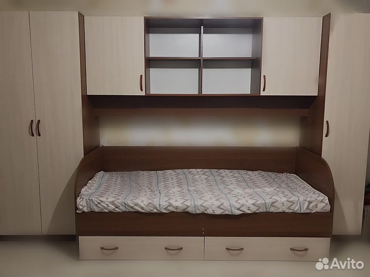 Шкаф стенка с кроватями