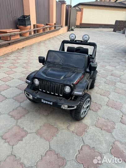 Детский электромобиль jeep