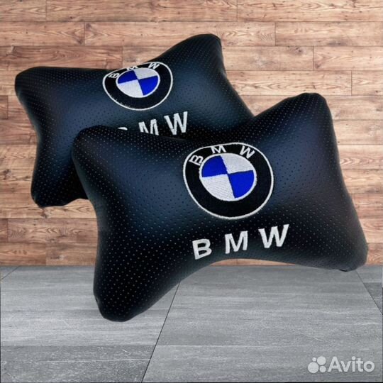 Подушки BMW черные с логотипом