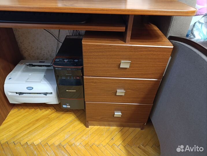 Компьютерный стол