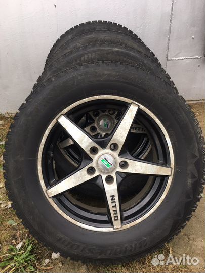 Bridgestone Blizzak Spike-01 215/65 R16