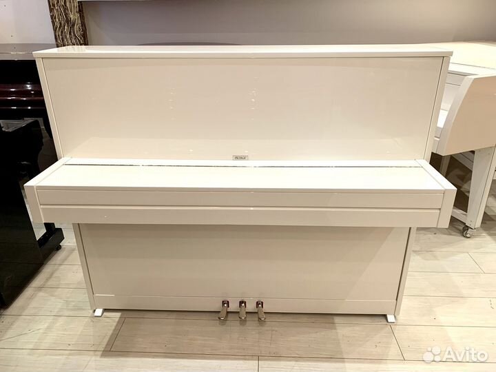 Пианино Petrof P 118 S1, серебряная фурнитура