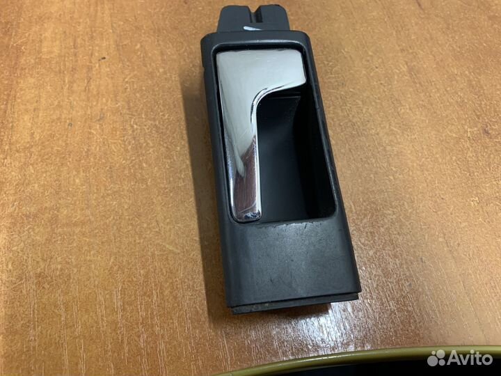 Ручка внутренняя передняя левая Ауди 100/А6 С4