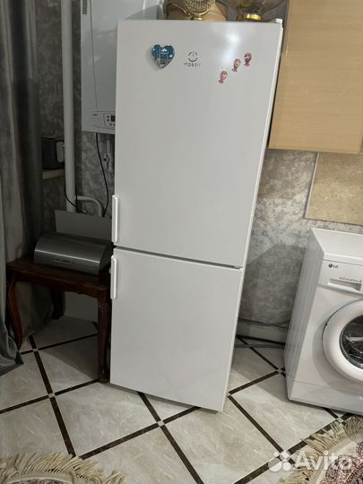 Холодильник Indesit ETP 18