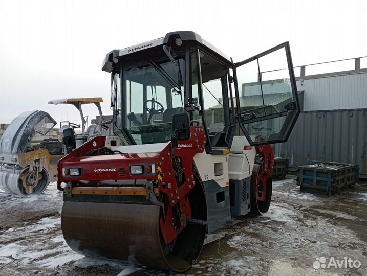 Дорожный каток Dynapac CC2200, 2020