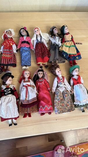 Кукла фарфоровая коллекционная национальная одежда