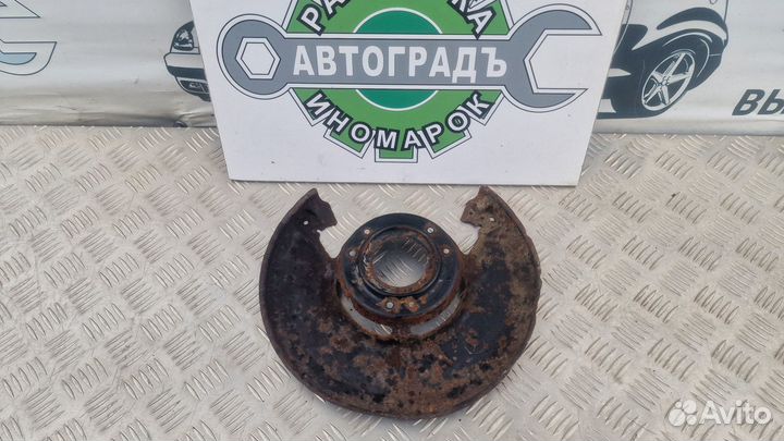 Пыльник переднего тормозного диска Mercedes W123