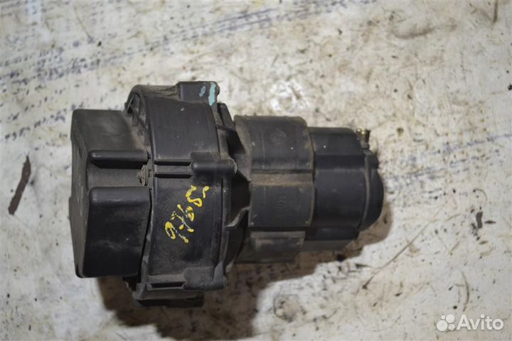 Насос продувки катализатора Mercedes Benz