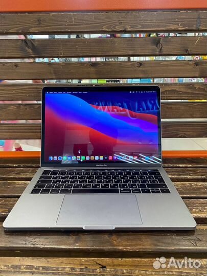 Apple MacBook Pro 13 2017 touch bar
