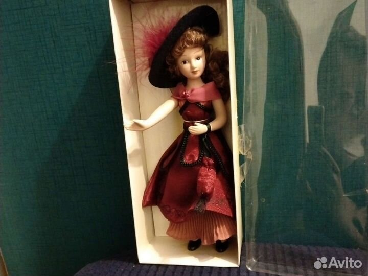 Кукла фарфоровая коллекционная