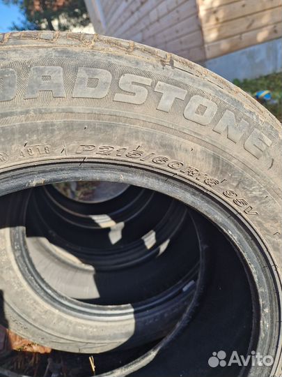 Roadstone N'Fera AU5 215/60 R16