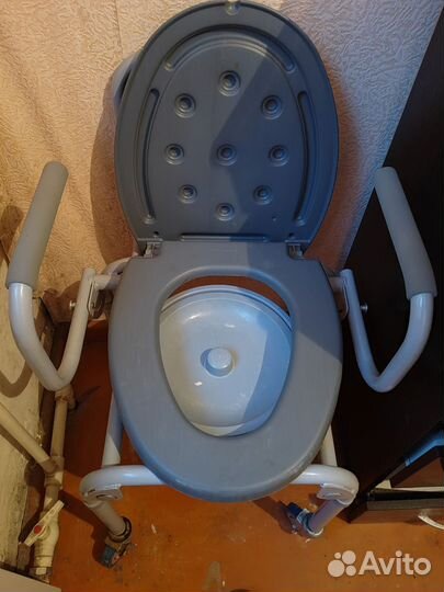 Санитарный стул туалет