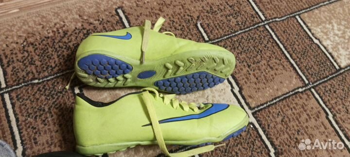 Футбольные бутсы nike