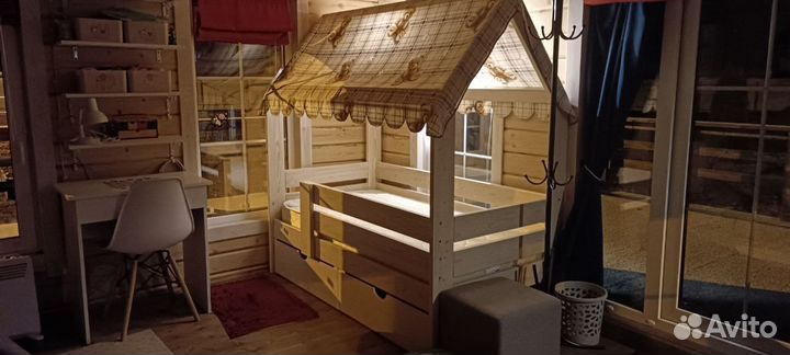 Детская кровать- домик с матрасом
