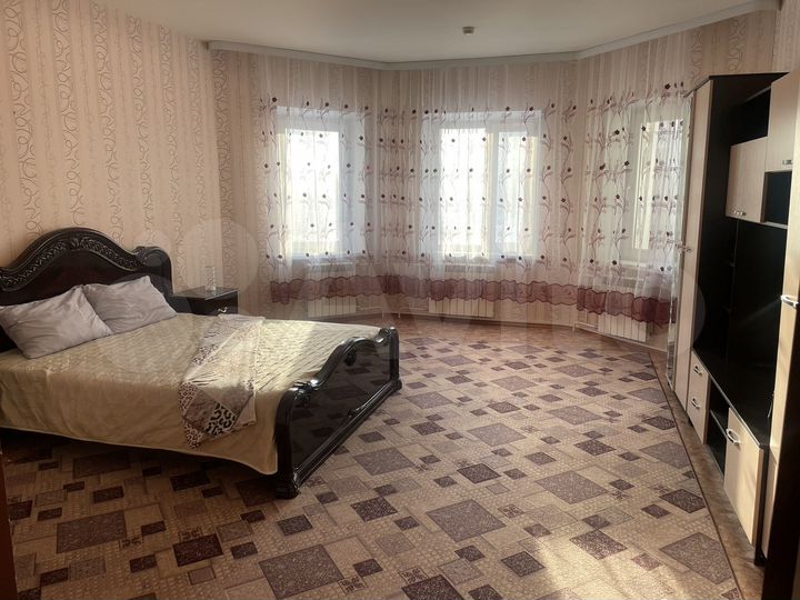 1-к. квартира, 64 м², 2/12 эт.