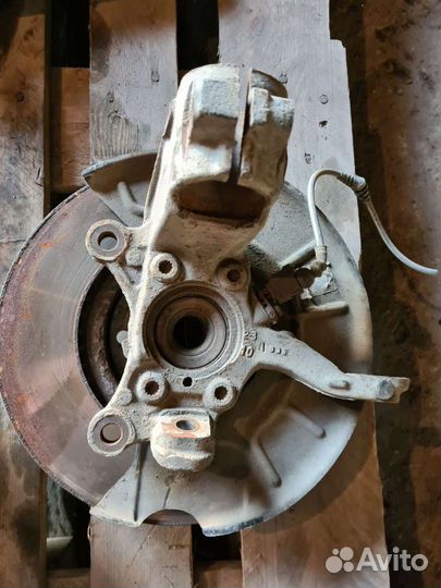 Кулак поворотный передний левый Volkswagen tiguan