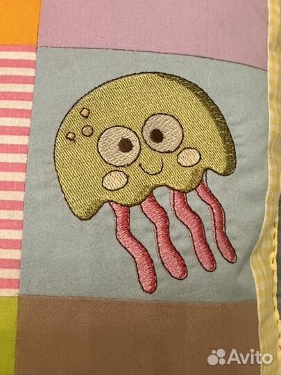 Декоративная подушка ручной работы с вышивкой