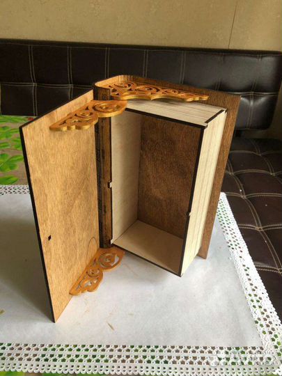 Деревянная шкатулка