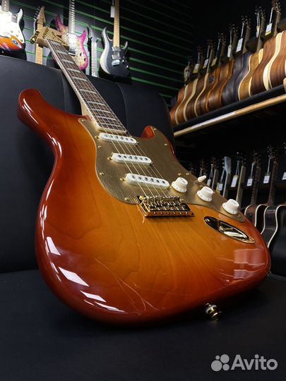 Squier 40th Anniversary LRL Gold Edition (Новая)