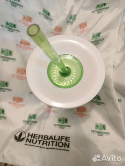 Стакан с трубочкой, непроливайка Herbalife
