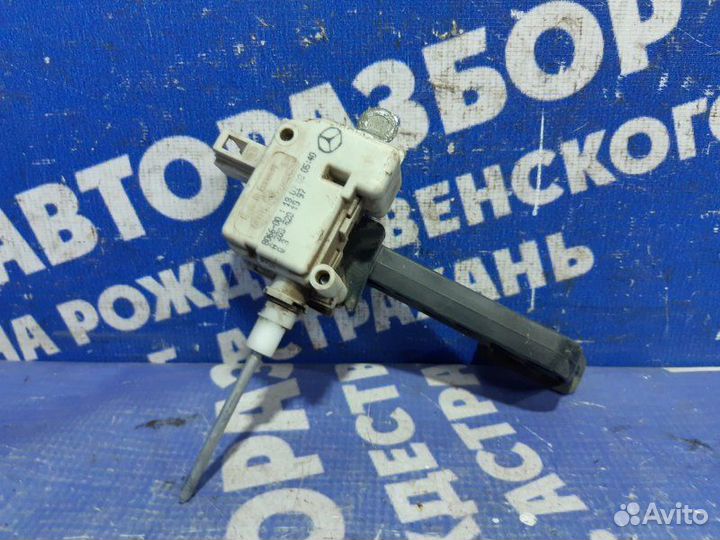 Активатор лючка бензобака Mercedes-Benz W203 седан