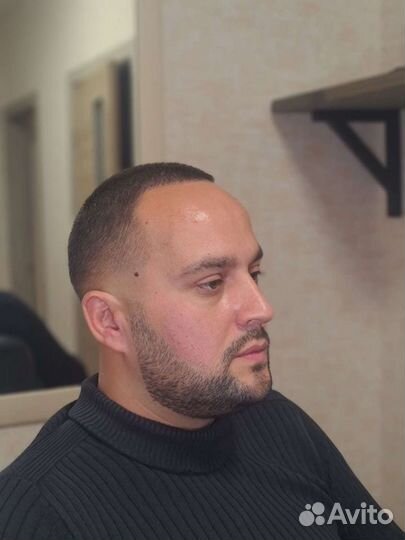 Барбер-парикмахер, мужские стрижки