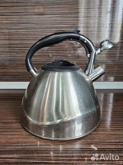 Чайник эмалированный со свистком