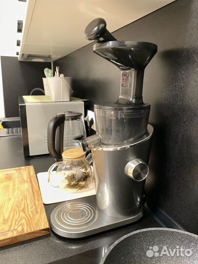 Соковыжималка шнековая Hurom