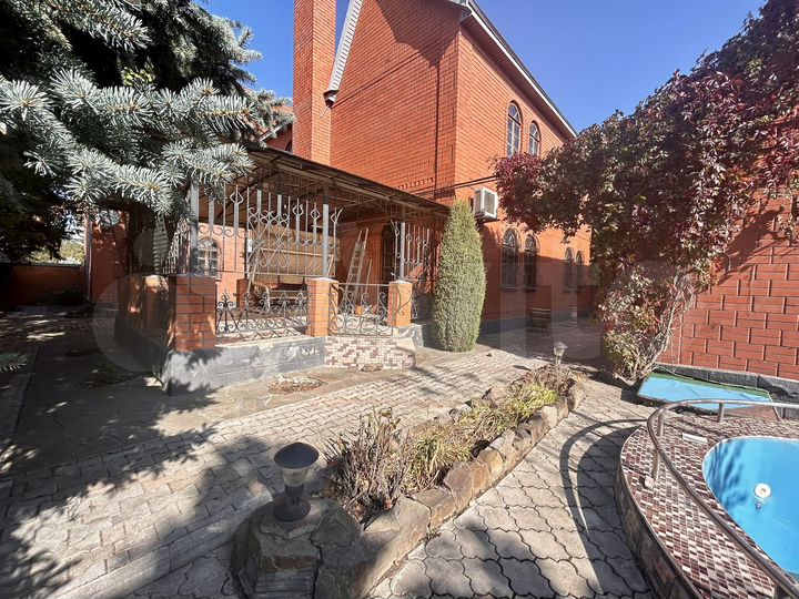 Дом 383 м² на участке 15,8 сот.