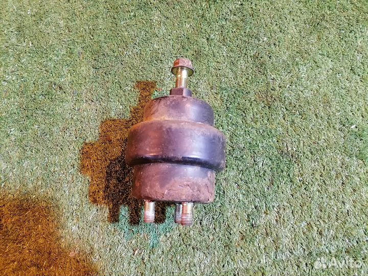 Опора кпп (подушка) 12371-46240 Toyota Mark II Wag