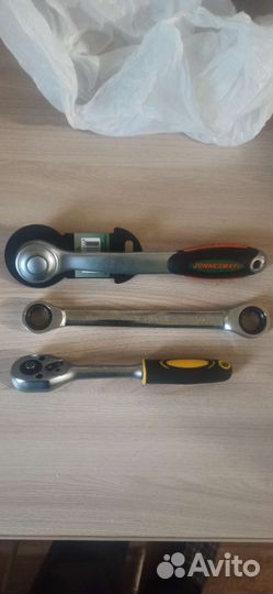 Продам комплект ключей с трещоткой