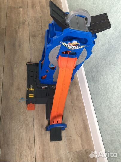 Hot wheels гараж 35 машинок