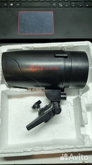 Студийная вспышка falcon eyes