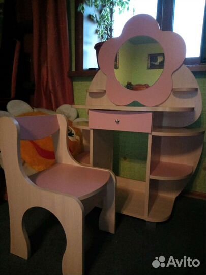 Трюмо для девочек 