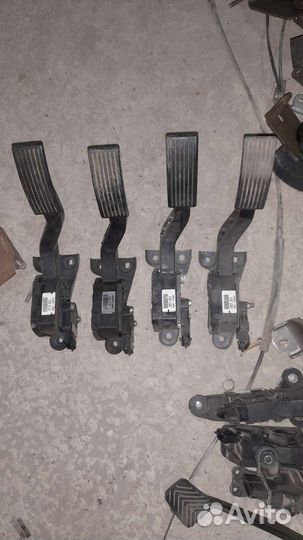 Hyundai solaris педаль газа