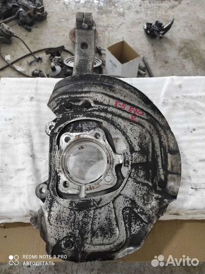 Поворотный кулак правый BMW X5 E70