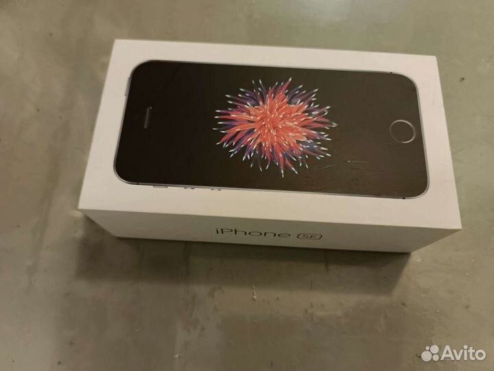 Коробка от iPhone SE