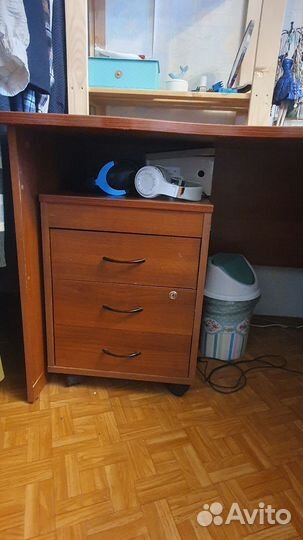 Стол угловой с тумбами