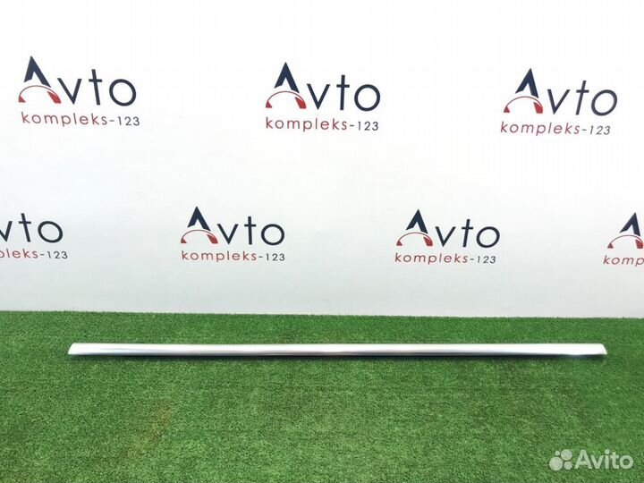 Молдинг двери задний левый Volkswagen Passat