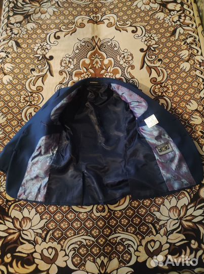 Продам, школьный костюм